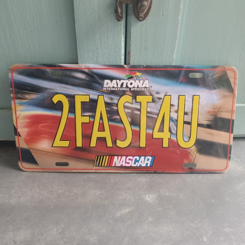 Daytona NASCAR '2FAST4U' Metal Novelty License Plate Sign Wall Decor